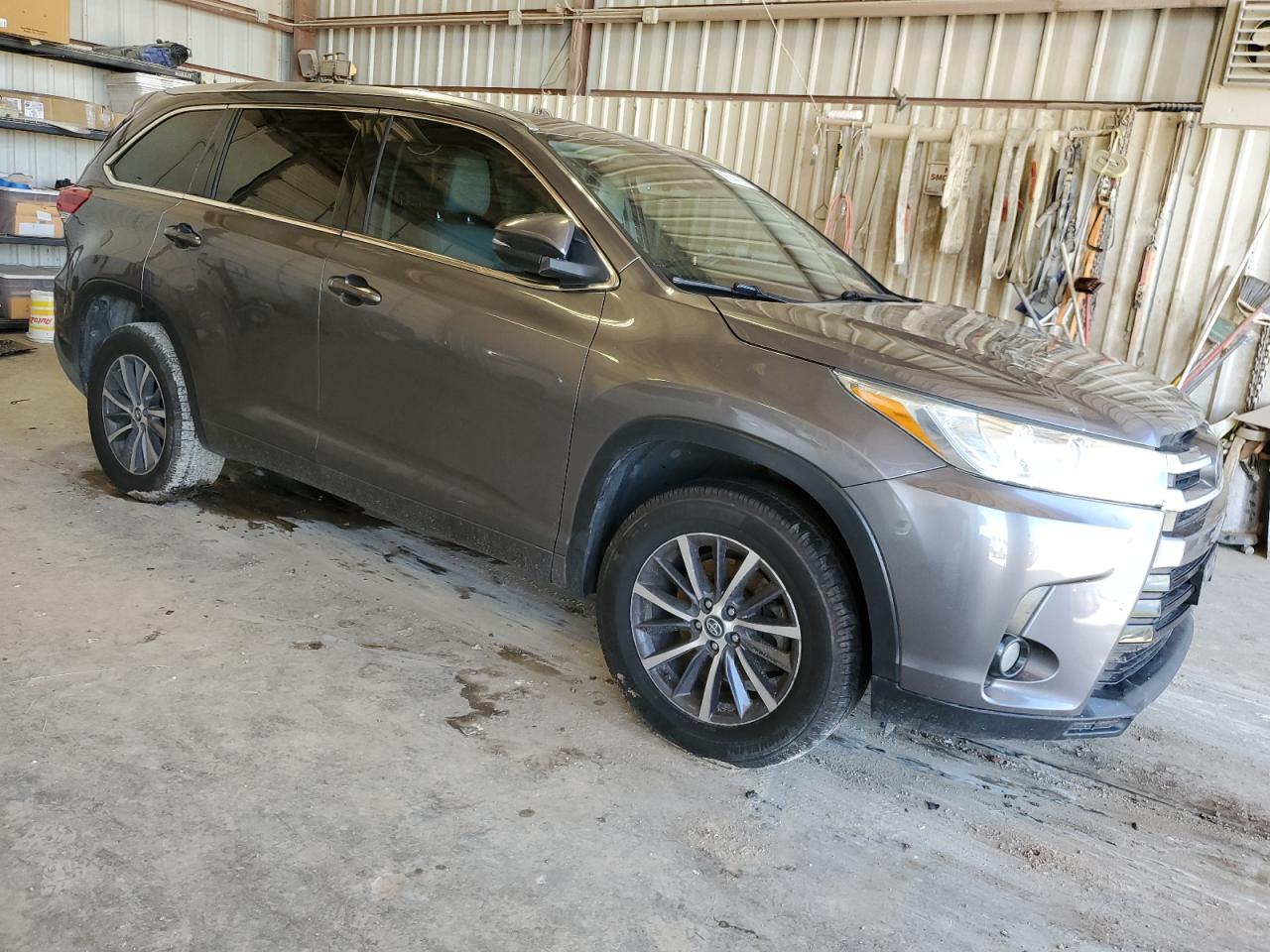 Photo 3 VIN: 5TDKZRFH6JS279940 - TOYOTA HIGHLANDER 