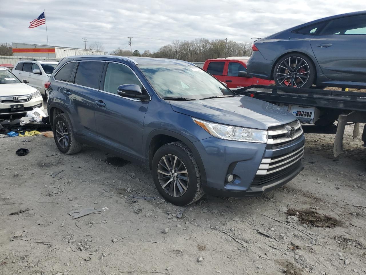 Photo 3 VIN: 5TDKZRFH6KS298179 - TOYOTA HIGHLANDER 