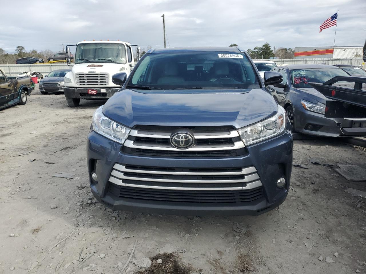 Photo 4 VIN: 5TDKZRFH6KS298179 - TOYOTA HIGHLANDER 