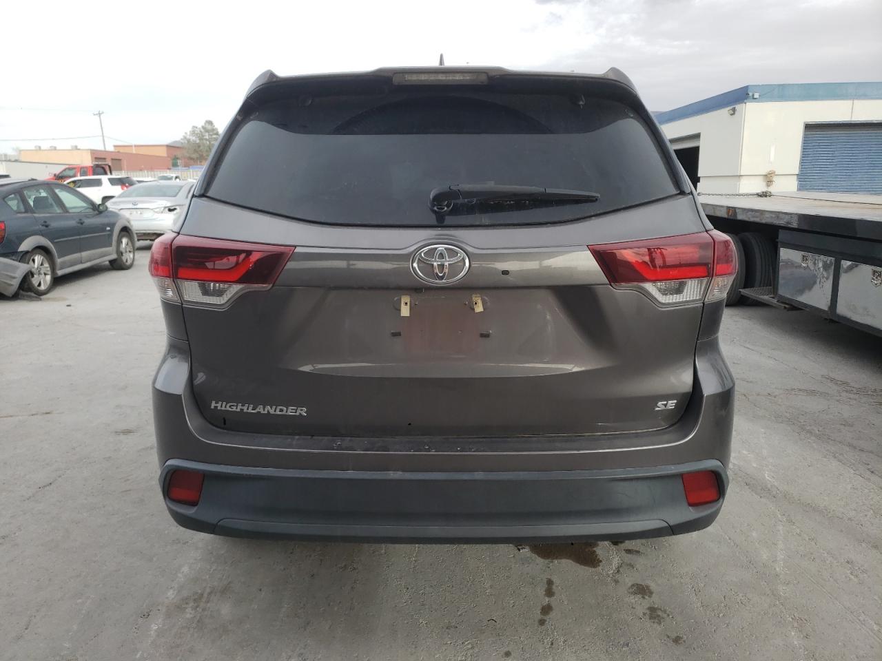 Photo 5 VIN: 5TDKZRFH6KS353892 - TOYOTA HIGHLANDER 