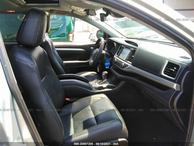 Photo 4 VIN: 5TDKZRFH6KS560301 - TOYOTA HIGHLANDER 