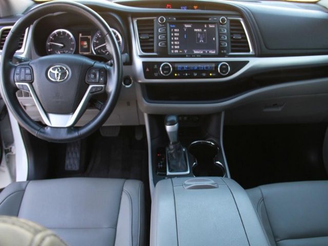 Photo 7 VIN: 5TDKZRFH7JS530979 - TOYOTA HIGHLANDER 