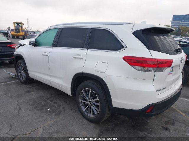 Photo 2 VIN: 5TDKZRFH8JS266350 - TOYOTA HIGHLANDER 