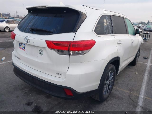 Photo 3 VIN: 5TDKZRFH8JS266350 - TOYOTA HIGHLANDER 