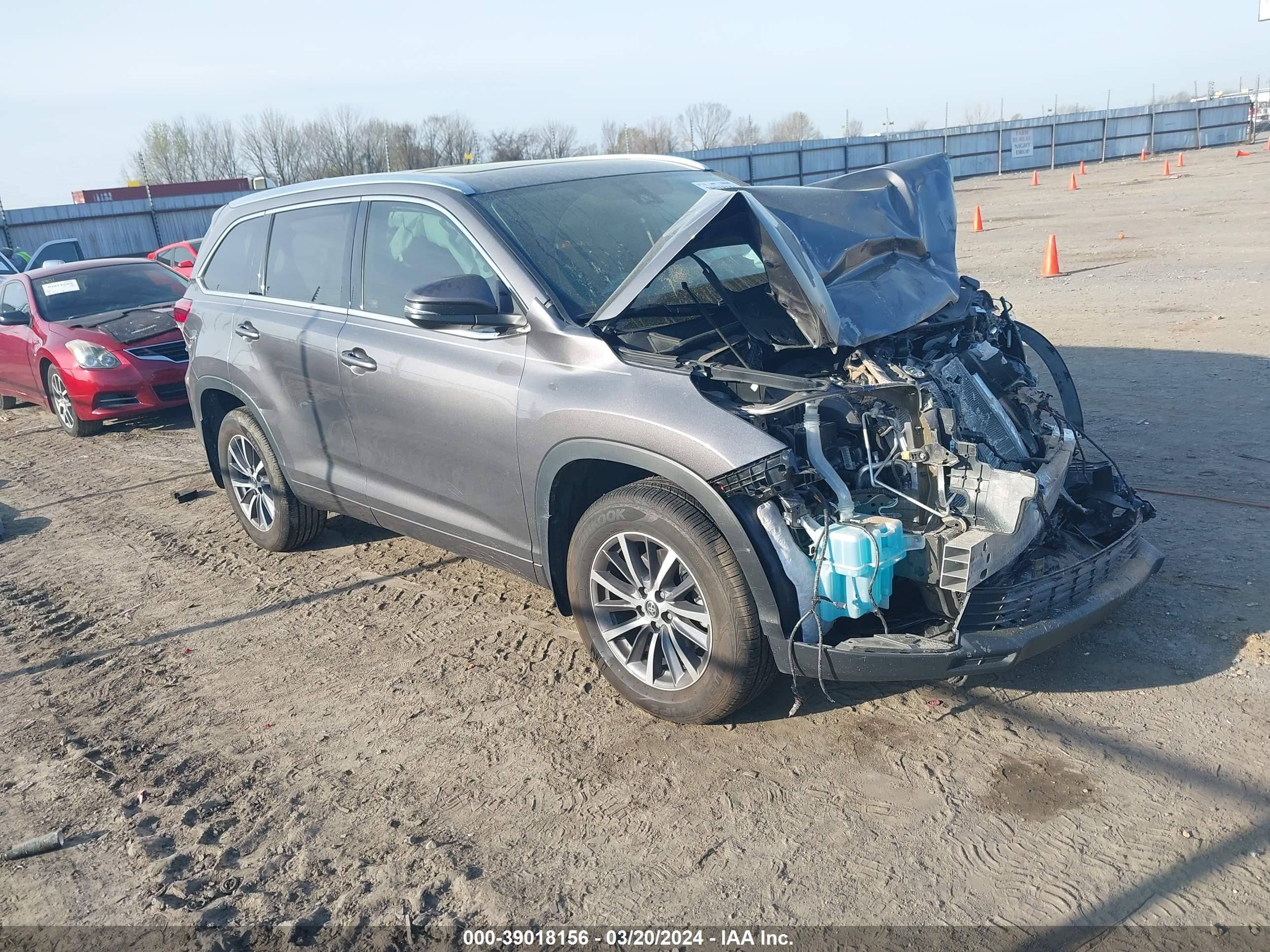 Photo 0 VIN: 5TDKZRFH8JS285657 - TOYOTA HIGHLANDER 