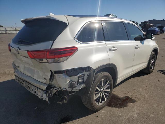 Photo 3 VIN: 5TDKZRFH8JS528917 - TOYOTA HIGHLANDER 