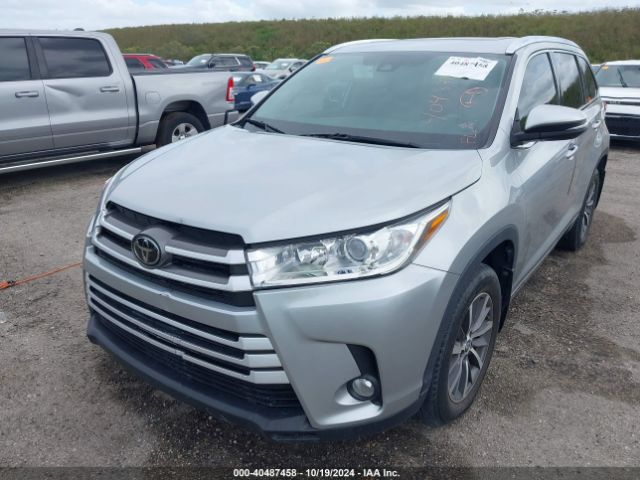 Photo 1 VIN: 5TDKZRFH8JS537827 - TOYOTA HIGHLANDER 