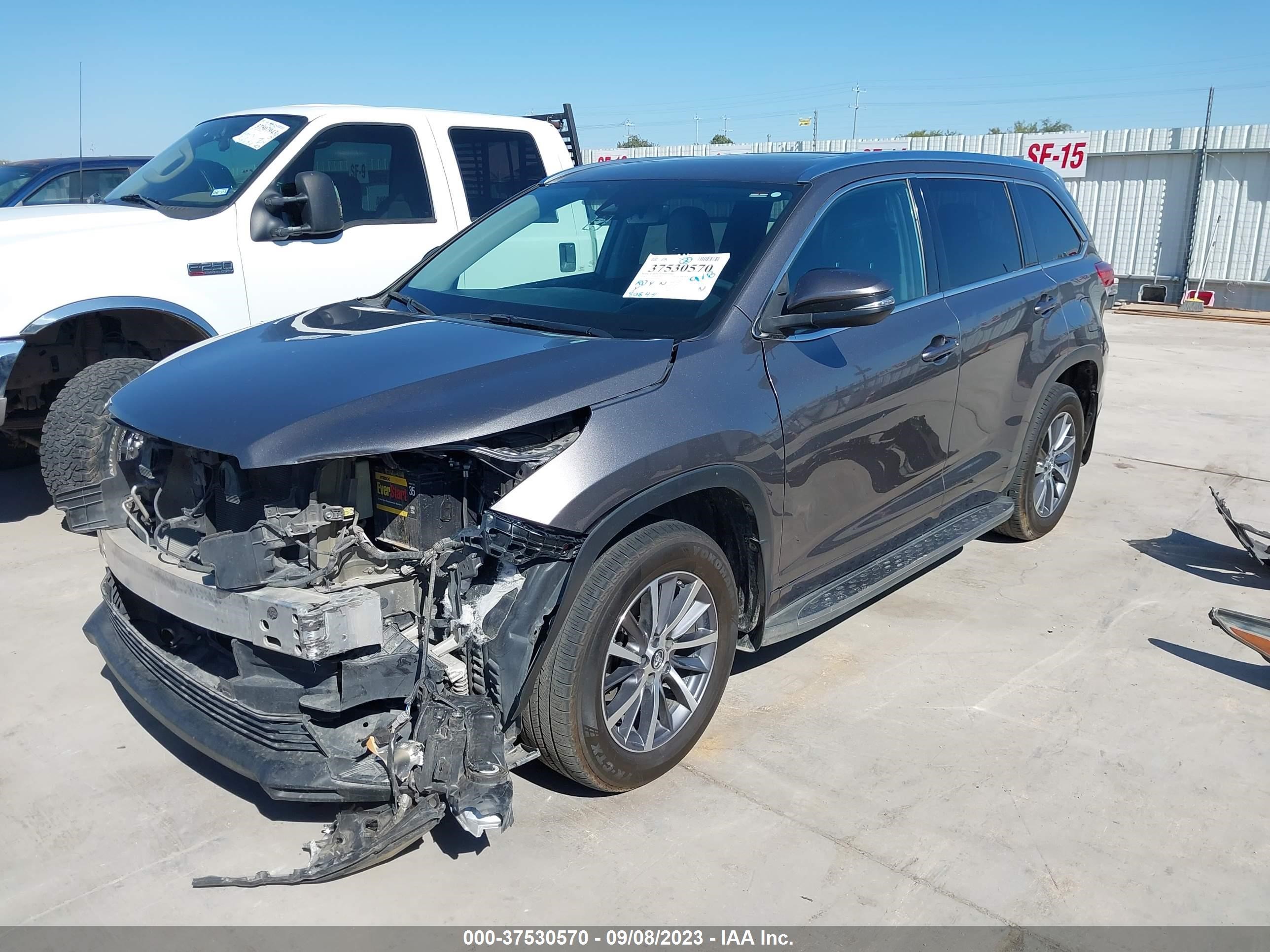 Photo 1 VIN: 5TDKZRFH8JS546348 - TOYOTA HIGHLANDER 