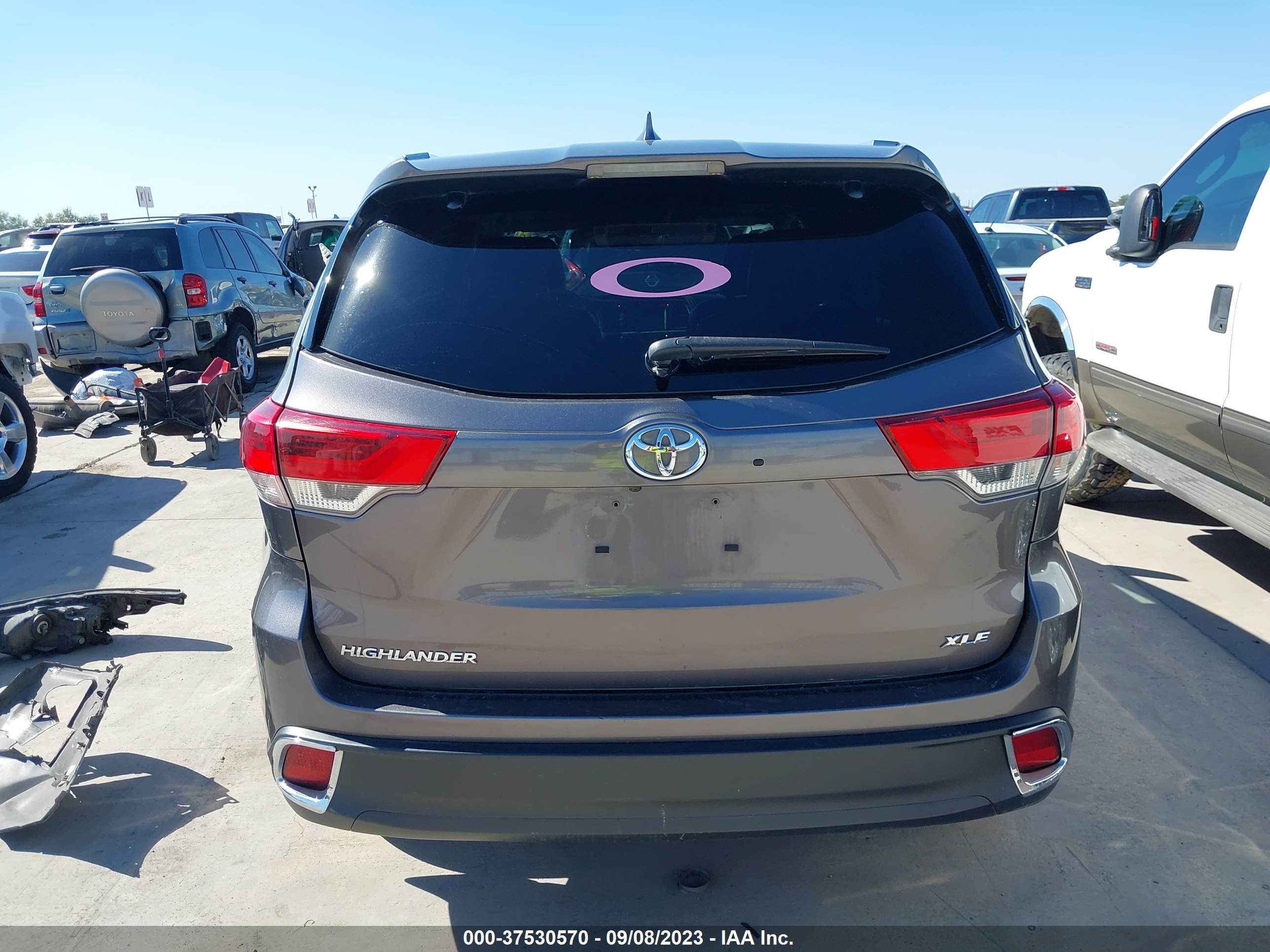 Photo 16 VIN: 5TDKZRFH8JS546348 - TOYOTA HIGHLANDER 