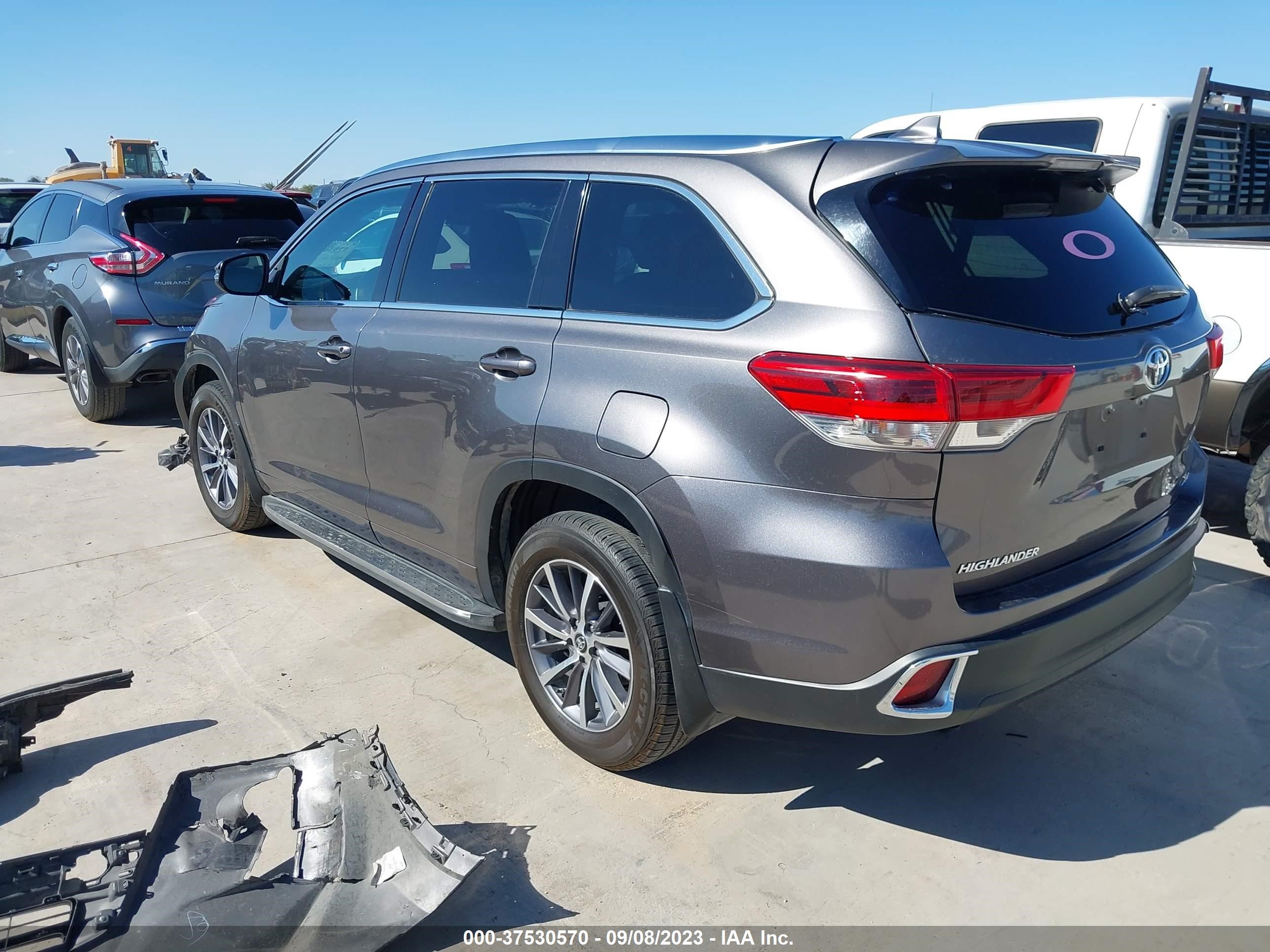 Photo 2 VIN: 5TDKZRFH8JS546348 - TOYOTA HIGHLANDER 