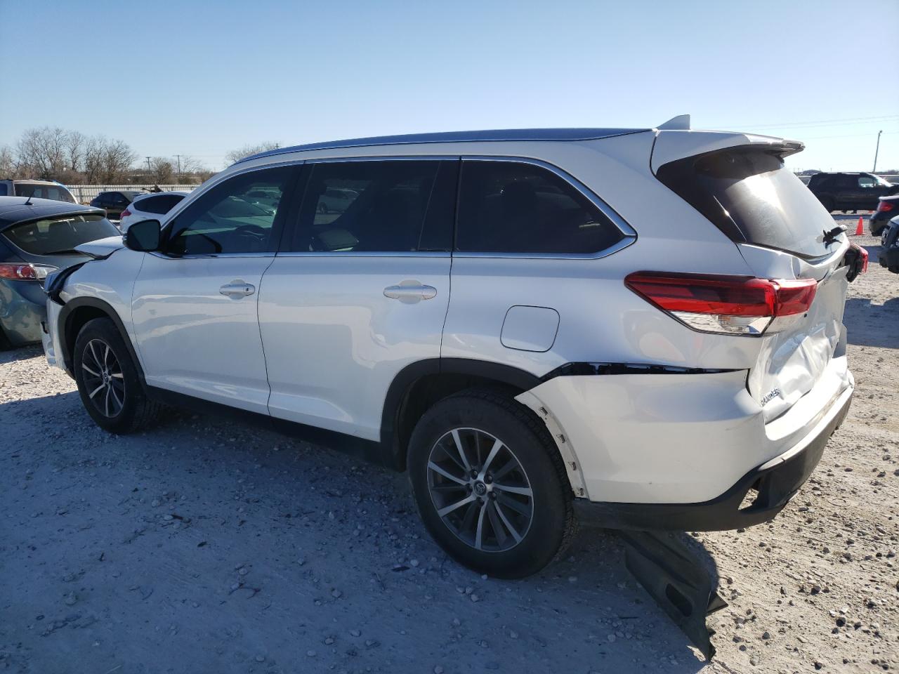 Photo 2 VIN: 5TDKZRFH8KS320571 - TOYOTA HIGHLANDER 