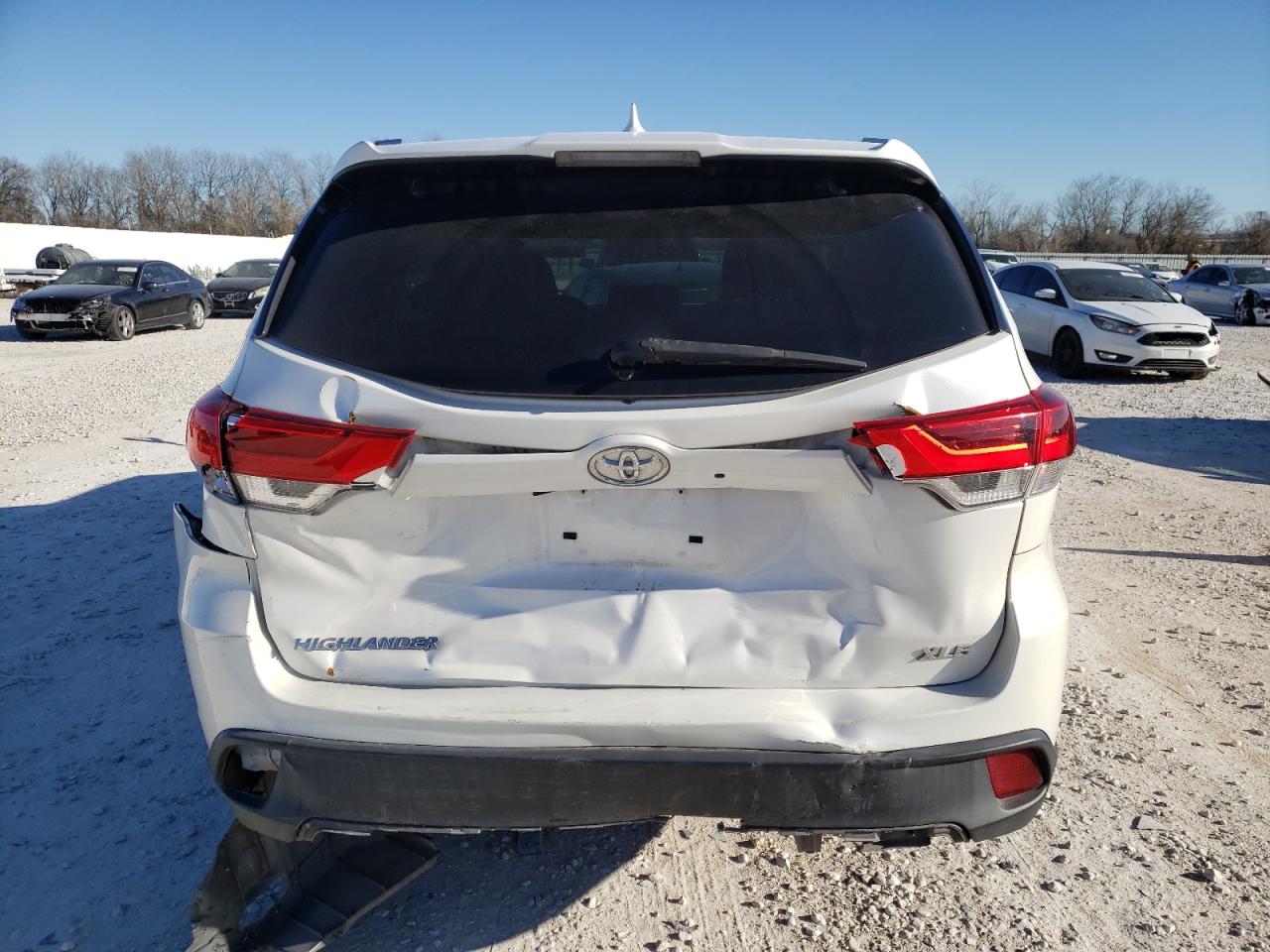 Photo 6 VIN: 5TDKZRFH8KS320571 - TOYOTA HIGHLANDER 