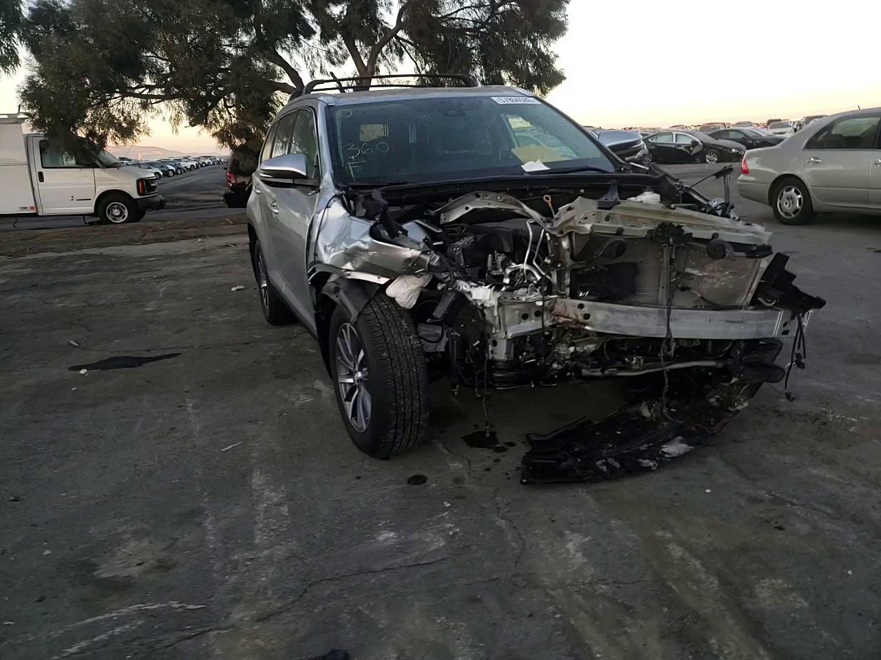 Photo 10 VIN: 5TDKZRFH8KS556783 - TOYOTA HIGHLANDER 