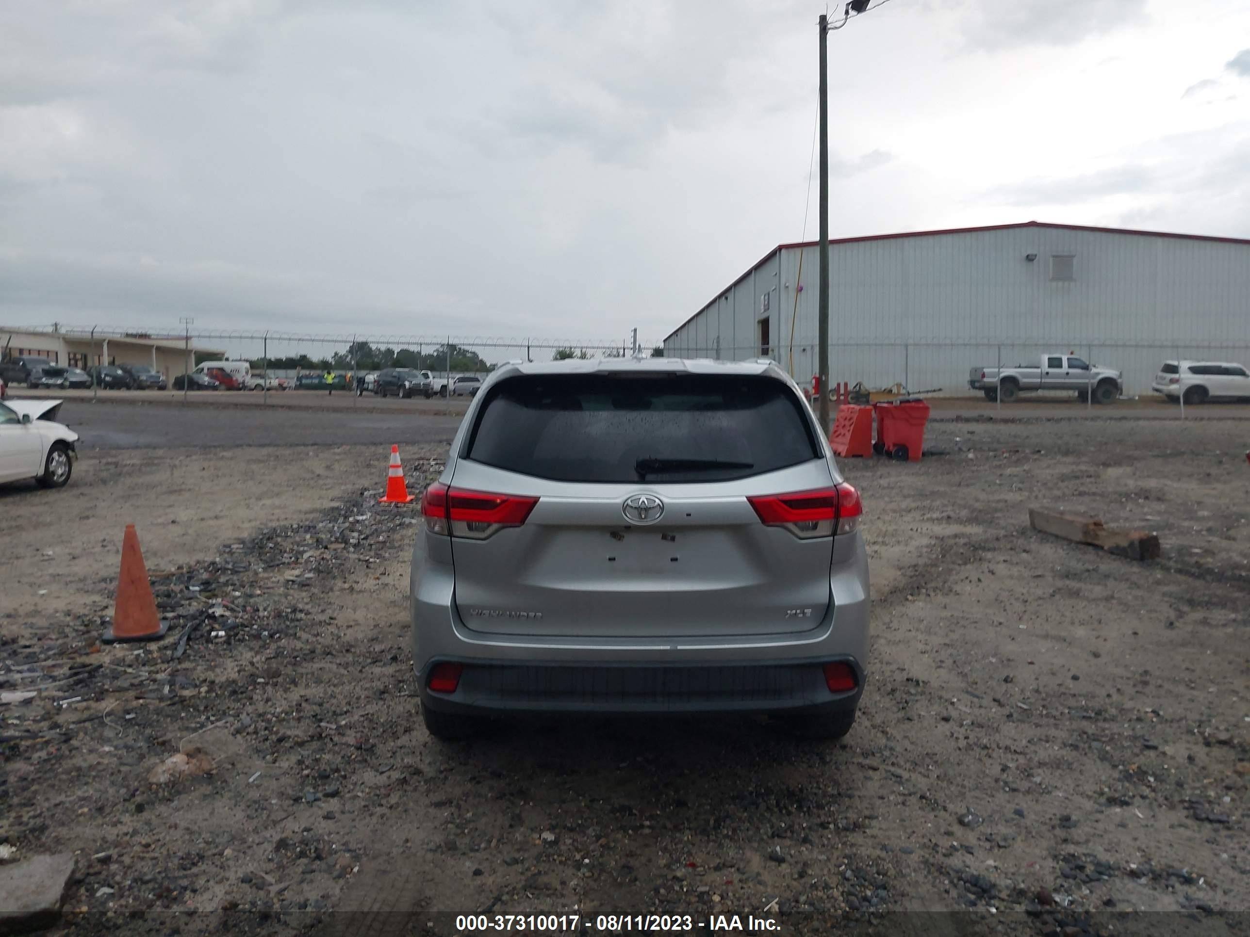 Photo 15 VIN: 5TDKZRFH8KS560414 - TOYOTA HIGHLANDER 