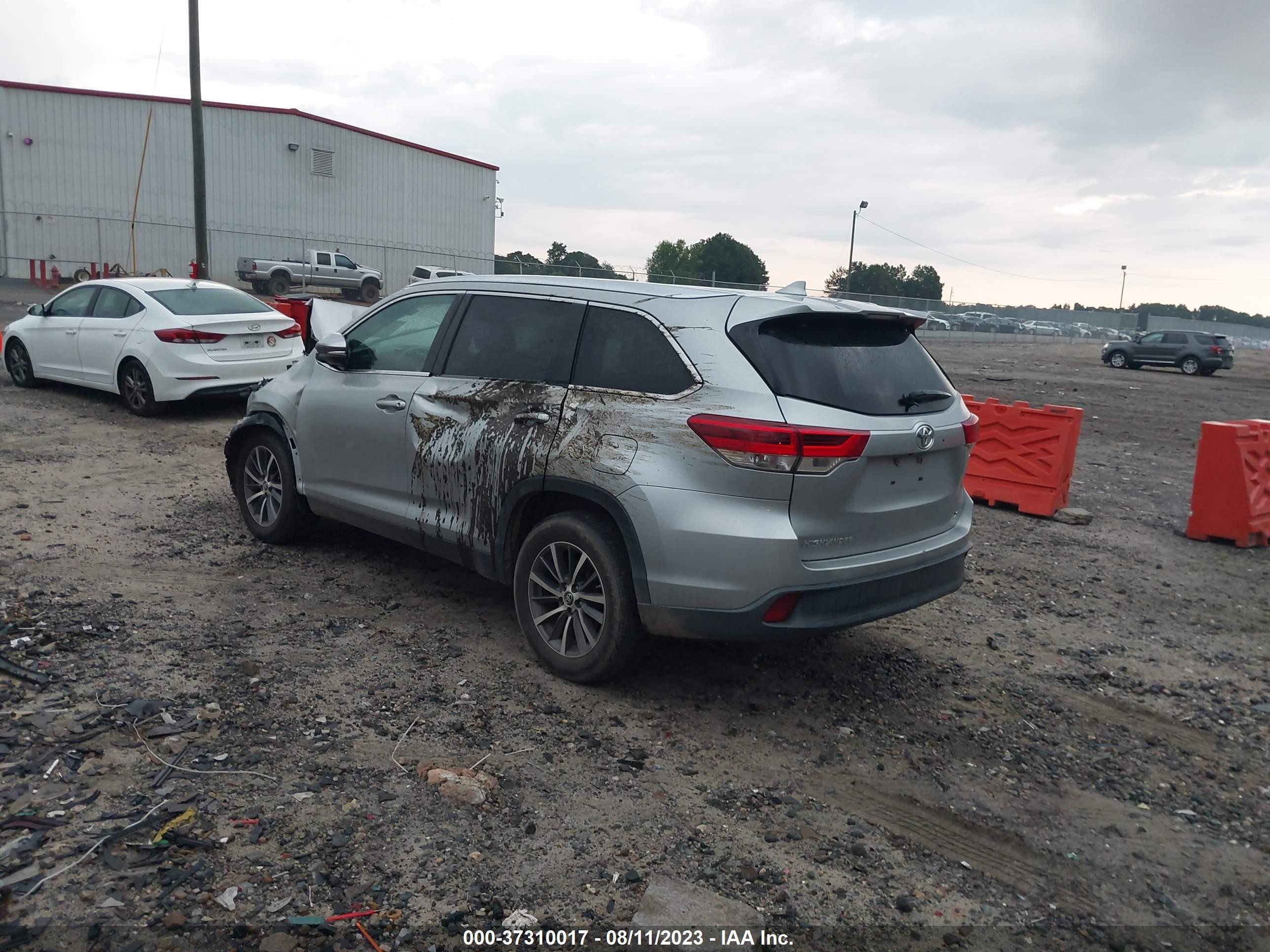 Photo 2 VIN: 5TDKZRFH8KS560414 - TOYOTA HIGHLANDER 