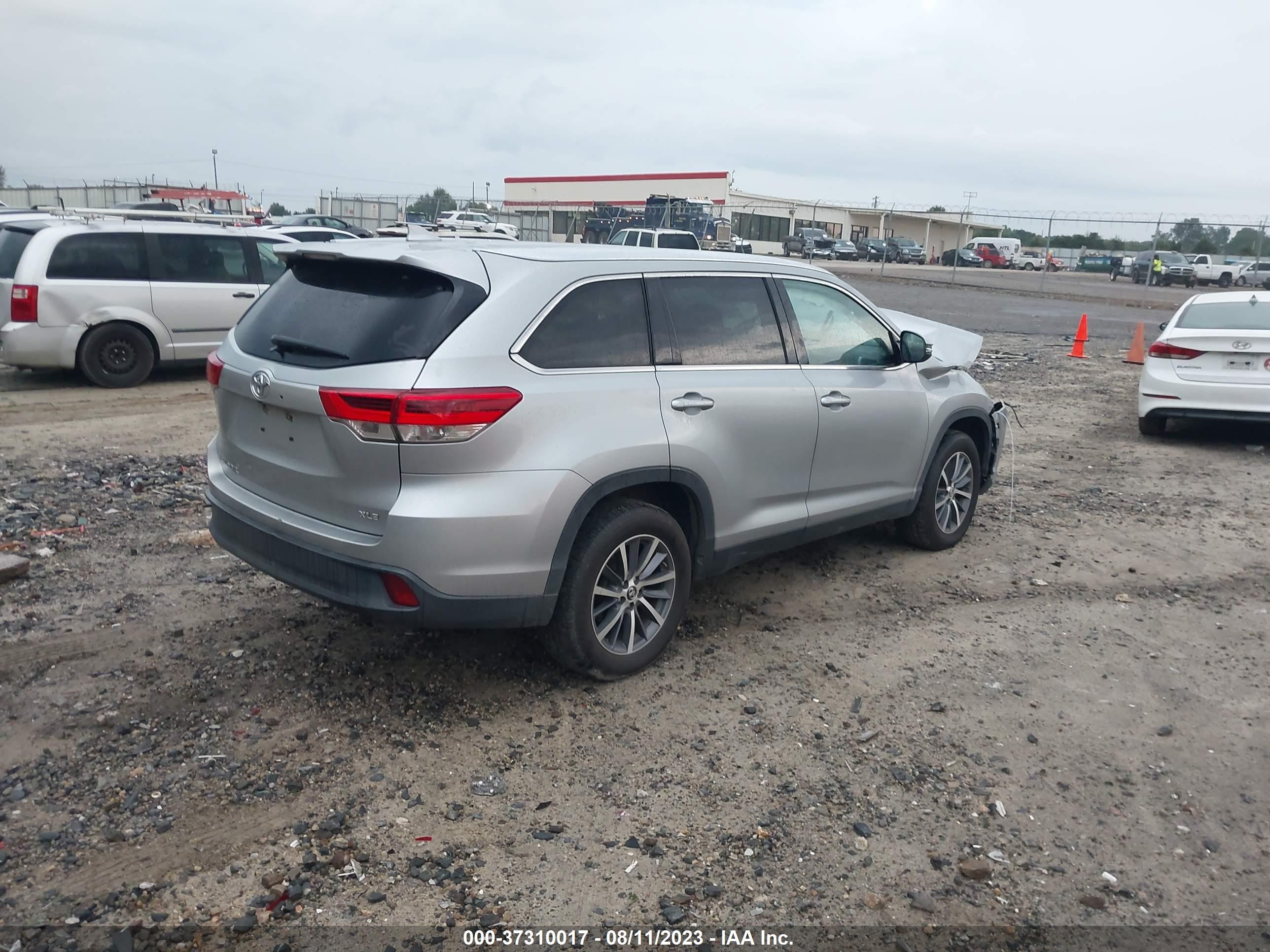 Photo 3 VIN: 5TDKZRFH8KS560414 - TOYOTA HIGHLANDER 