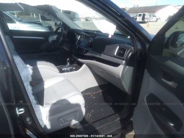 Photo 4 VIN: 5TDKZRFH8KS564768 - TOYOTA HIGHLANDER 