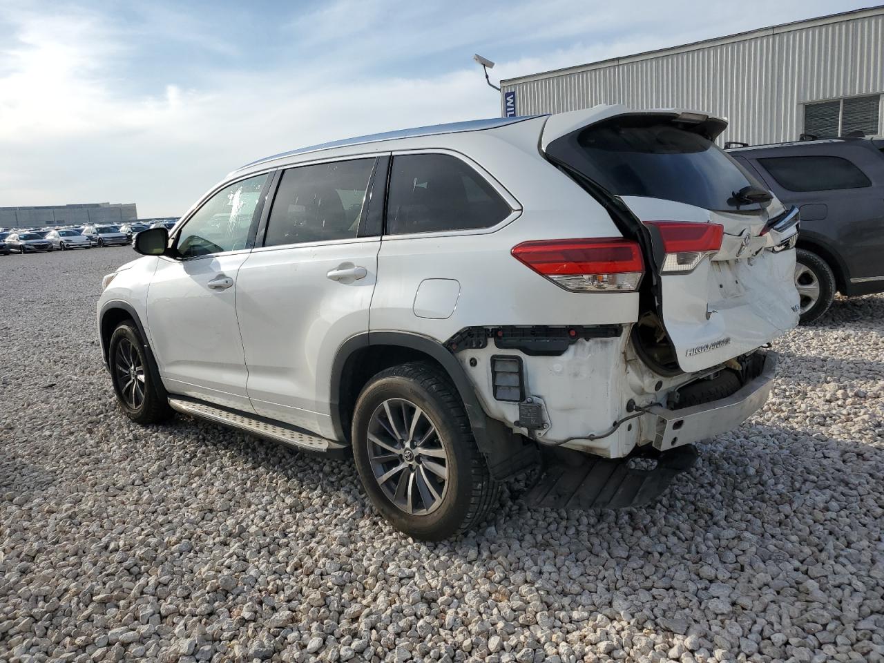 Photo 1 VIN: 5TDKZRFHXHS189801 - TOYOTA HIGHLANDER 