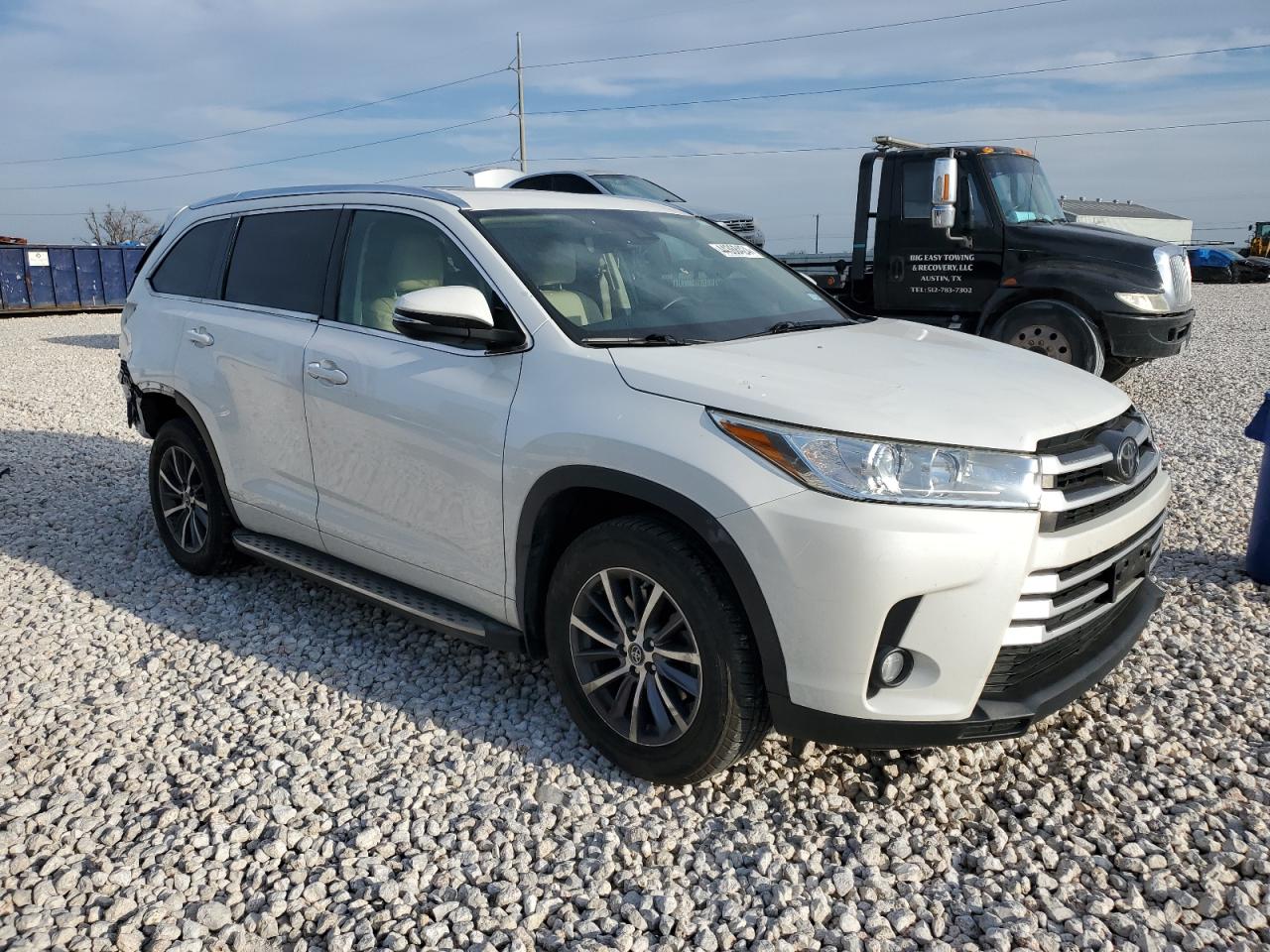 Photo 3 VIN: 5TDKZRFHXHS189801 - TOYOTA HIGHLANDER 