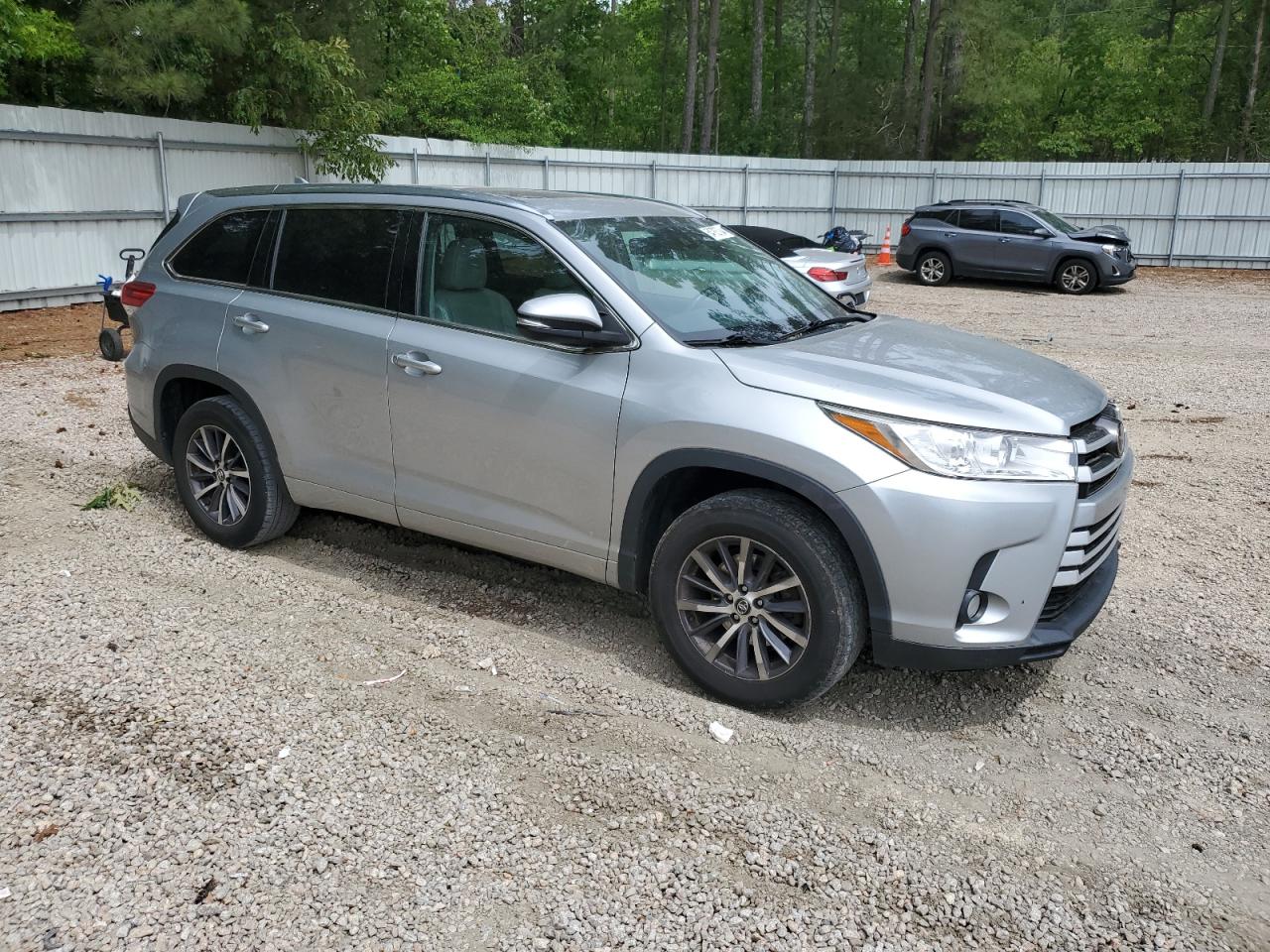 Photo 3 VIN: 5TDKZRFHXHS515659 - TOYOTA HIGHLANDER 