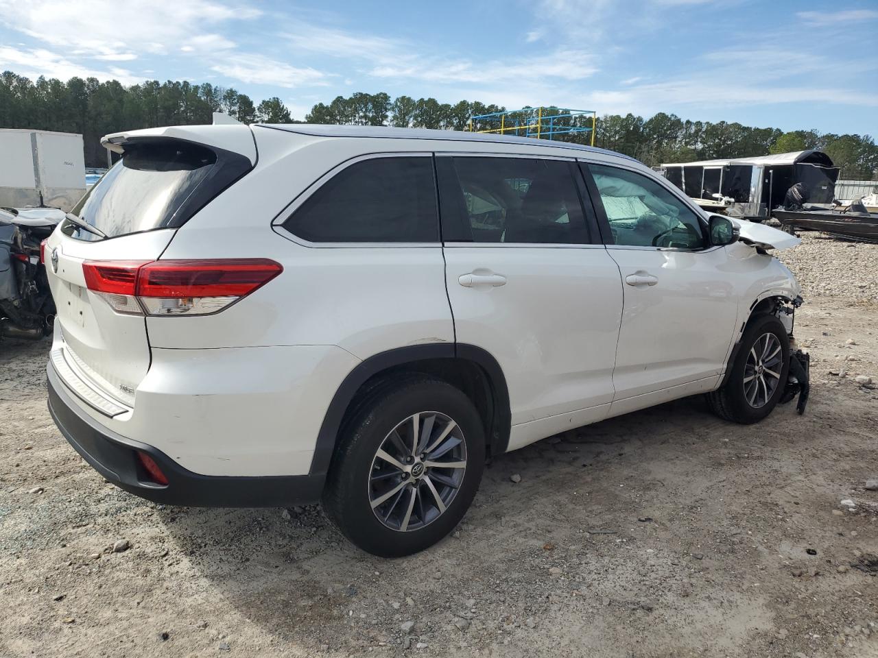 Photo 2 VIN: 5TDKZRFHXJS533133 - TOYOTA HIGHLANDER 