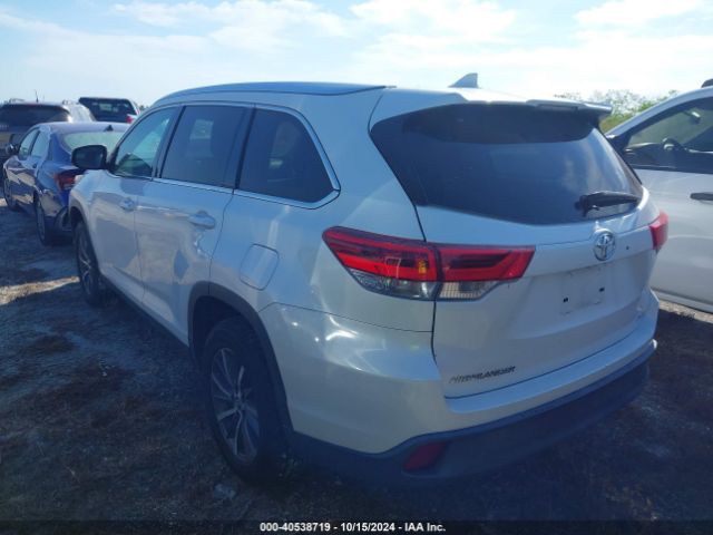 Photo 2 VIN: 5TDKZRFHXKS557711 - TOYOTA HIGHLANDER 