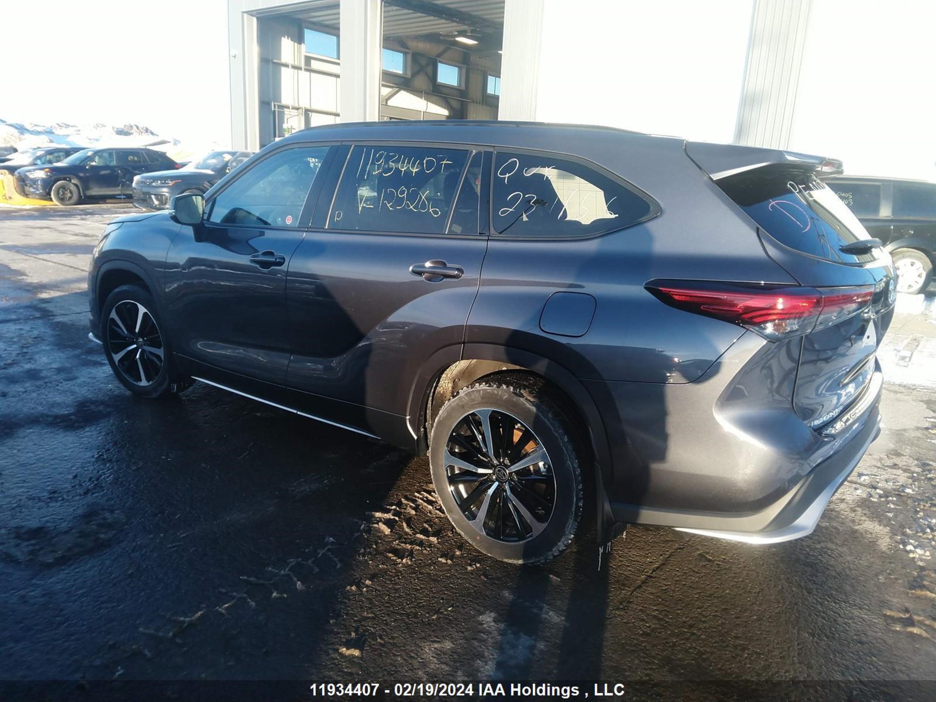 Photo 2 VIN: 5TDLZRBH0MS129286 - TOYOTA HIGHLANDER 