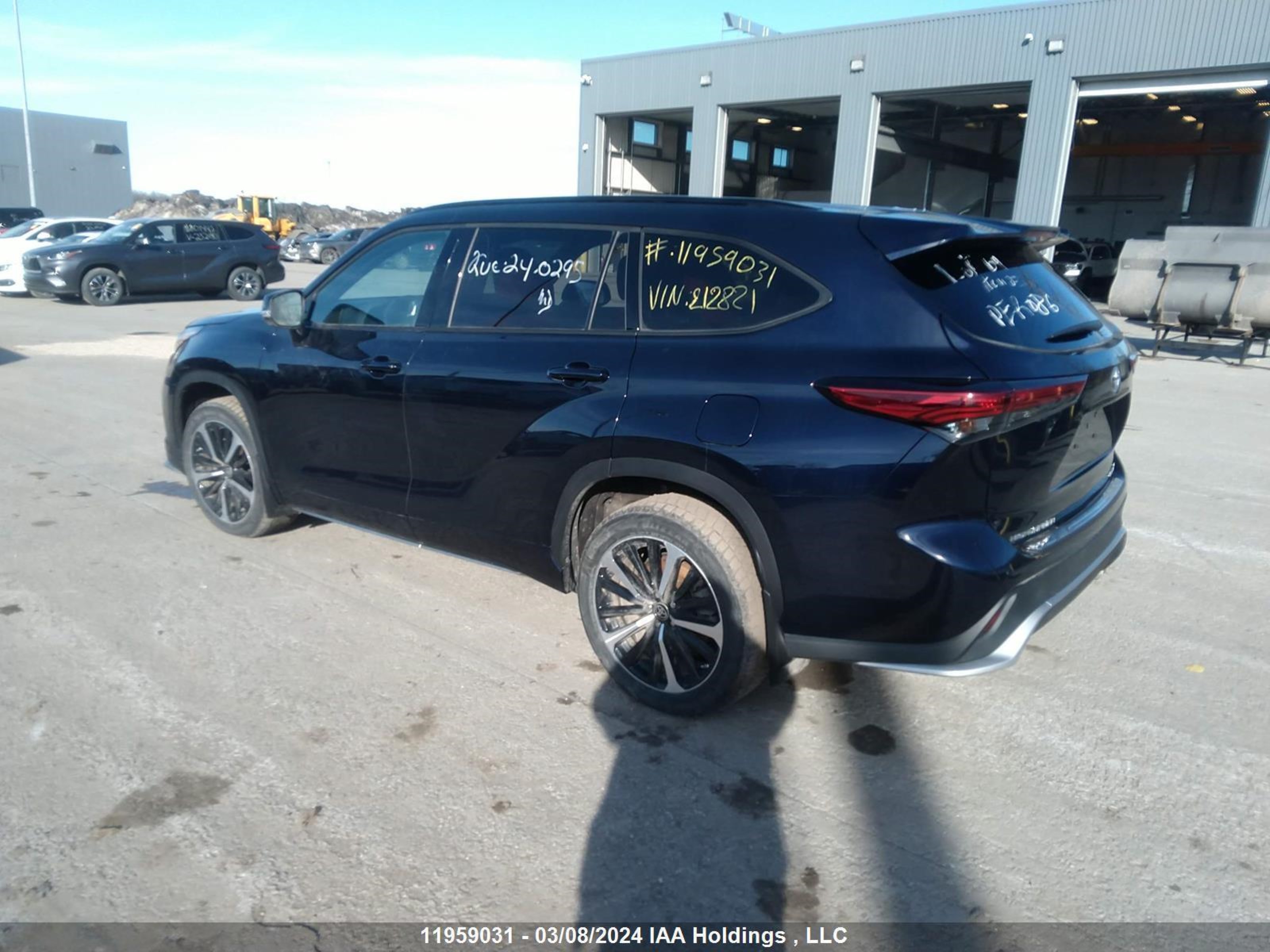 Photo 2 VIN: 5TDLZRBH4NS212821 - TOYOTA HIGHLANDER 