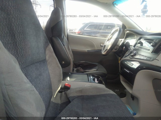 Photo 4 VIN: 5TDXK3DC0BS070225 - TOYOTA SIENNA 