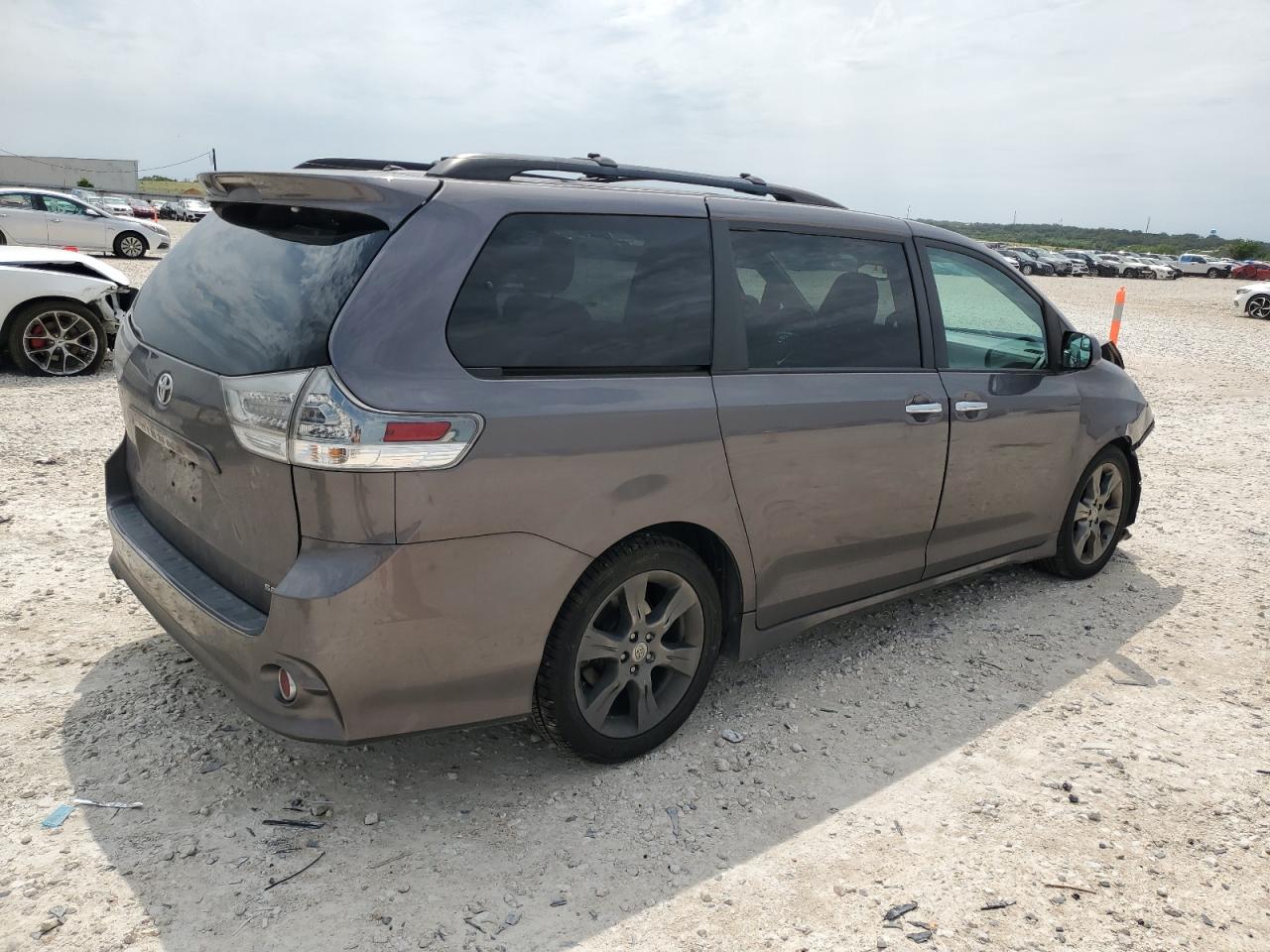 Photo 2 VIN: 5TDXK3DC0FS587269 - TOYOTA SIENNA 