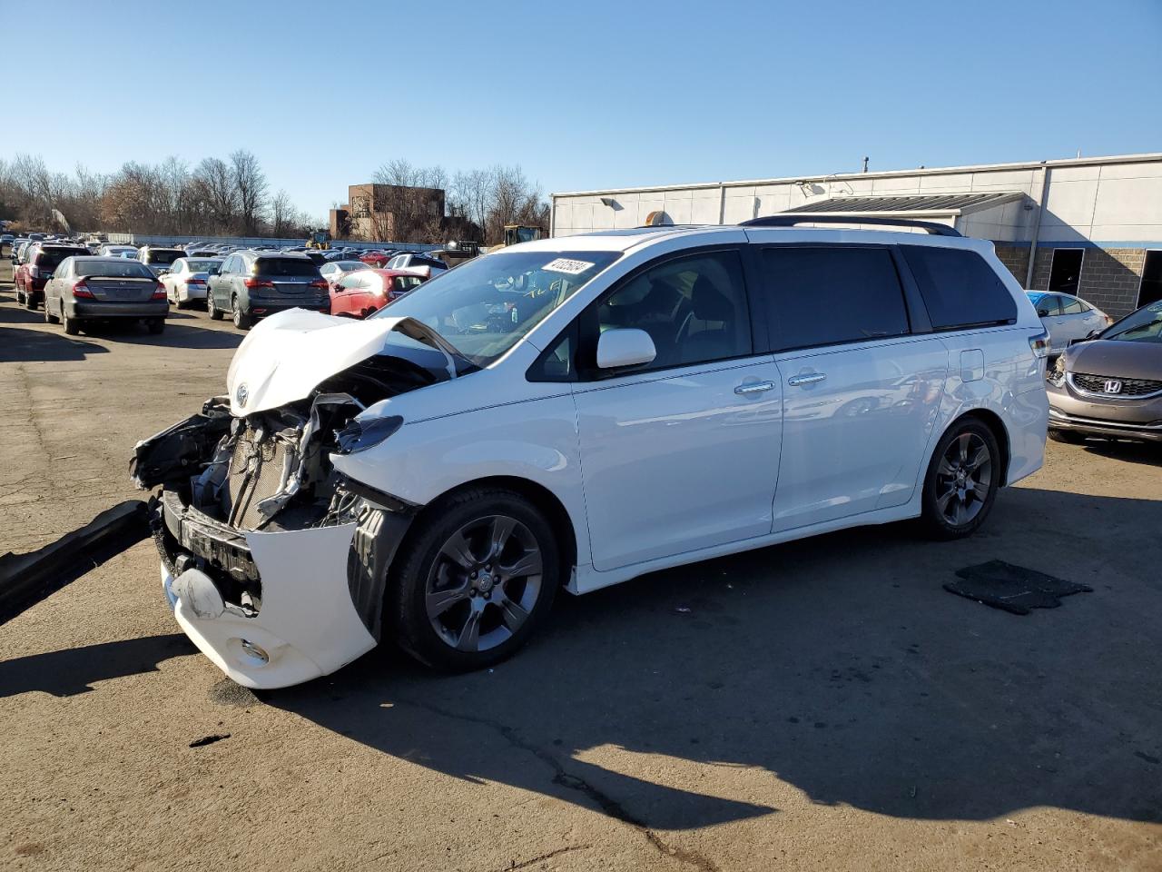 Photo 0 VIN: 5TDXK3DC0FS683726 - TOYOTA SIENNA 