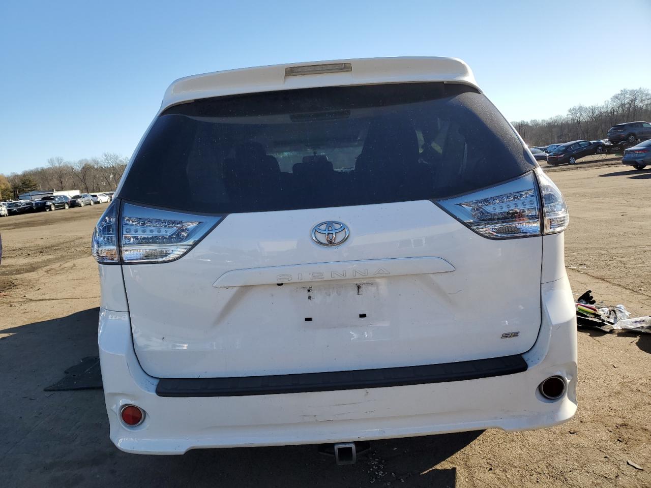 Photo 5 VIN: 5TDXK3DC0FS683726 - TOYOTA SIENNA 