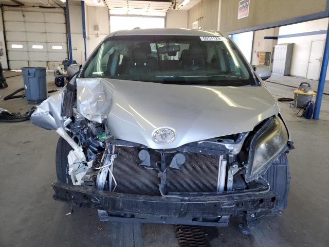 Photo 4 VIN: 5TDXK3DC0FS686223 - TOYOTA SIENNA SPO 