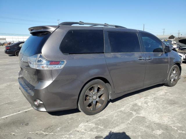 Photo 2 VIN: 5TDXK3DC0GS759138 - TOYOTA SIENNA SE 