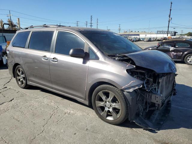 Photo 3 VIN: 5TDXK3DC0GS759138 - TOYOTA SIENNA SE 