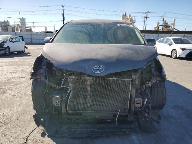 Photo 4 VIN: 5TDXK3DC0GS759138 - TOYOTA SIENNA SE 