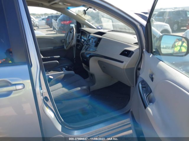 Photo 4 VIN: 5TDXK3DC1BS112157 - TOYOTA SIENNA 