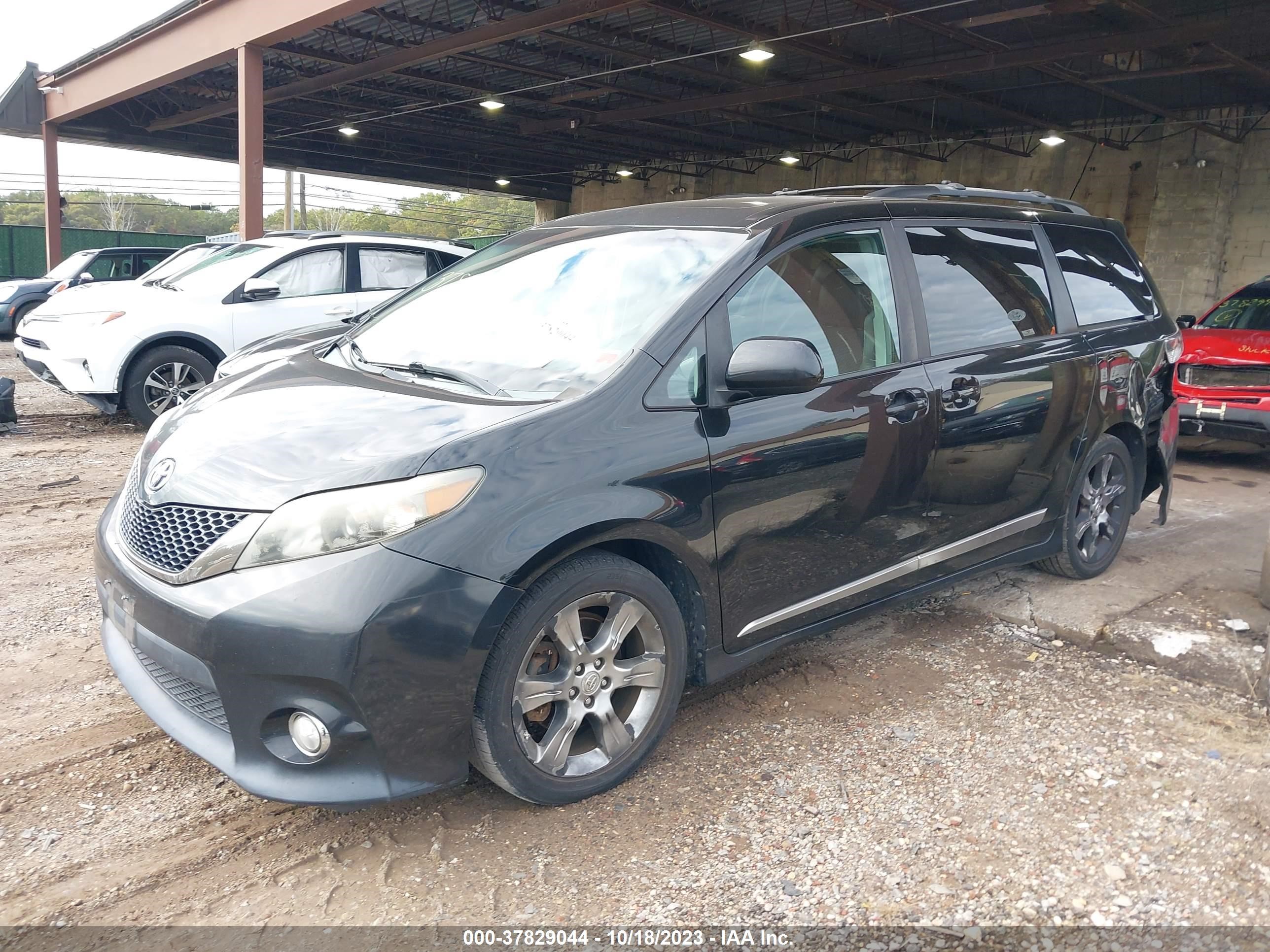 Photo 1 VIN: 5TDXK3DC1BS168471 - TOYOTA SIENNA 