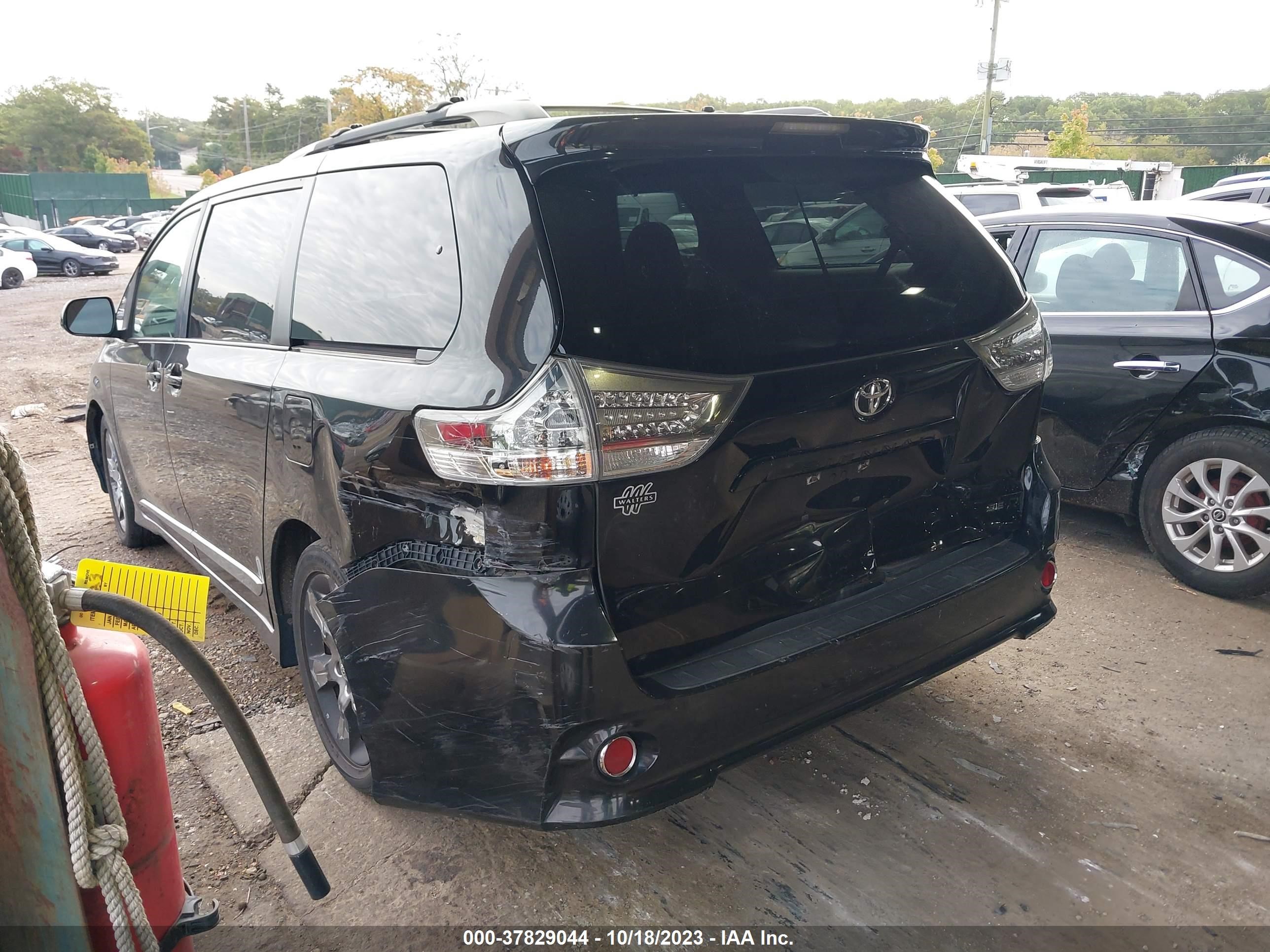 Photo 2 VIN: 5TDXK3DC1BS168471 - TOYOTA SIENNA 