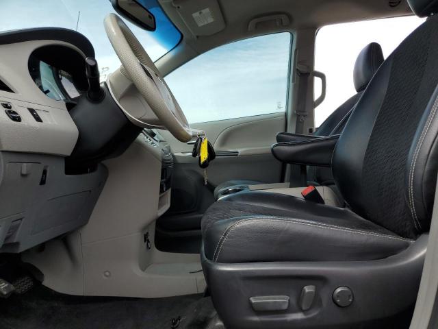 Photo 6 VIN: 5TDXK3DC1CS239833 - TOYOTA SIENNA 