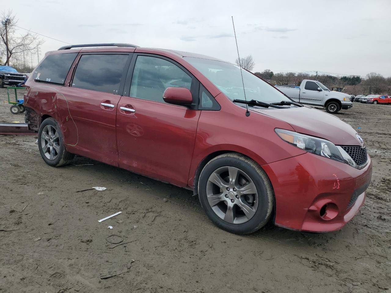 Photo 3 VIN: 5TDXK3DC1DS315312 - TOYOTA SIENNA 