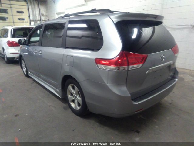 Photo 2 VIN: 5TDXK3DC1DS378300 - TOYOTA SIENNA 