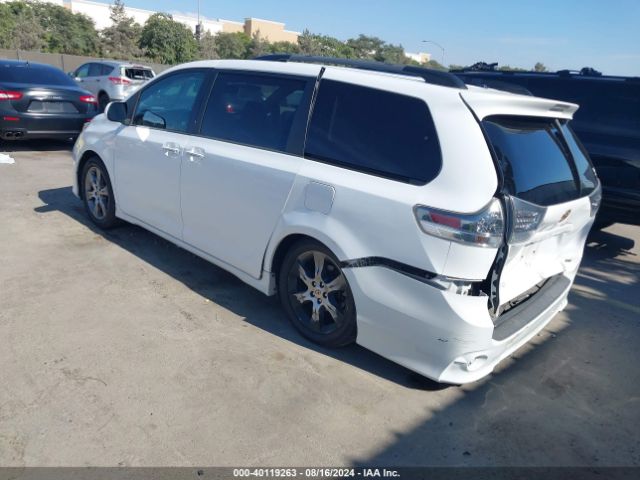 Photo 2 VIN: 5TDXK3DC1FS543135 - TOYOTA SIENNA 