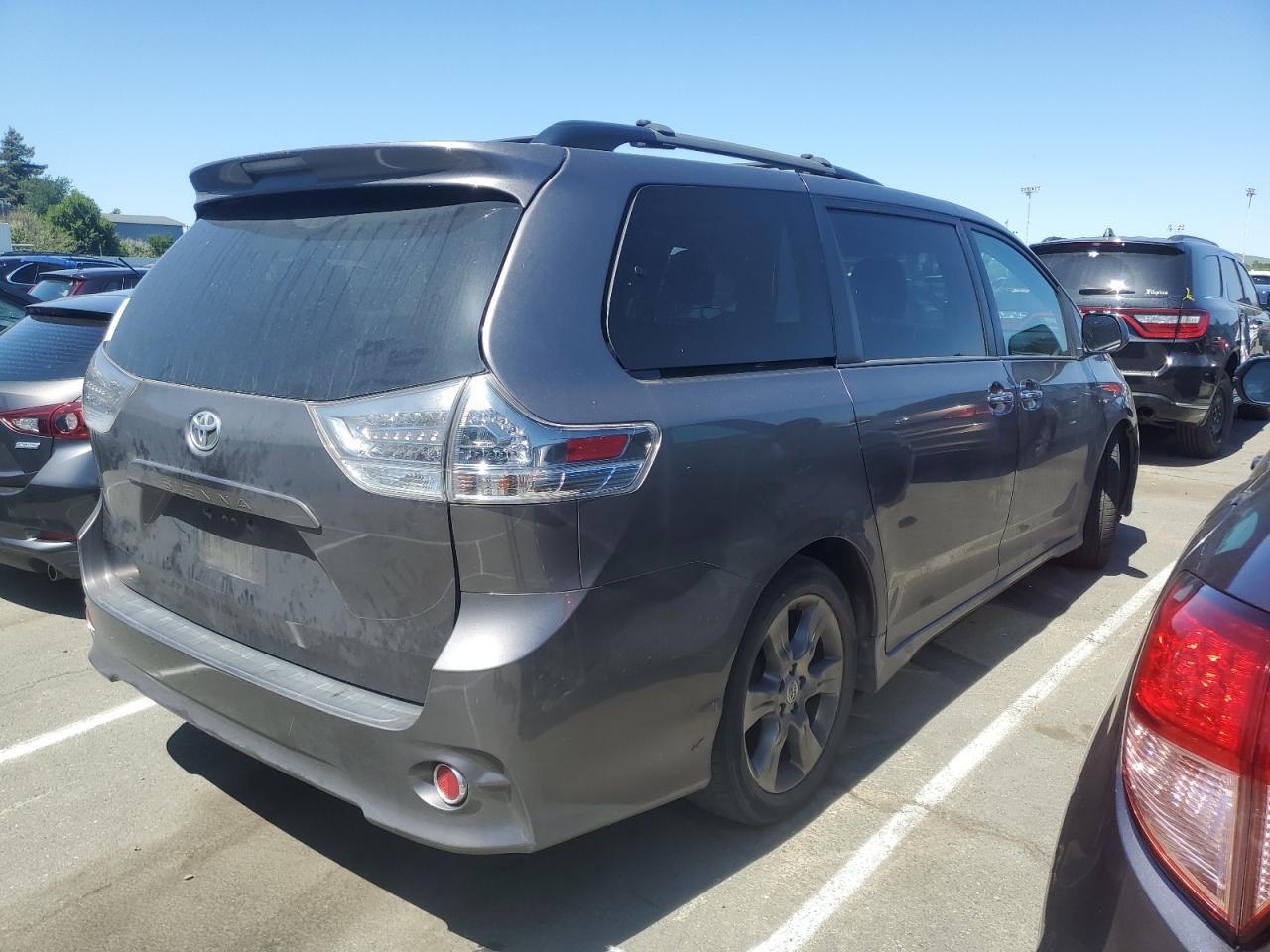 Photo 2 VIN: 5TDXK3DC1GS729890 - TOYOTA SIENNA 