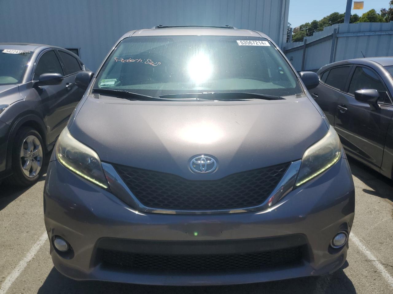 Photo 4 VIN: 5TDXK3DC1GS729890 - TOYOTA SIENNA 