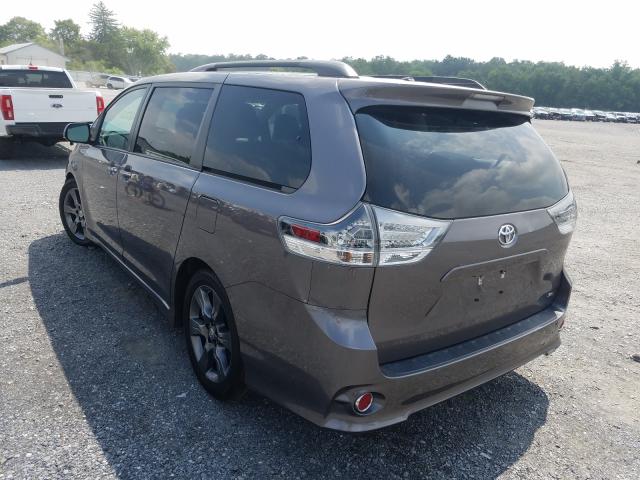 Photo 2 VIN: 5TDXK3DC1GS757964 - TOYOTA SIENNA SE 