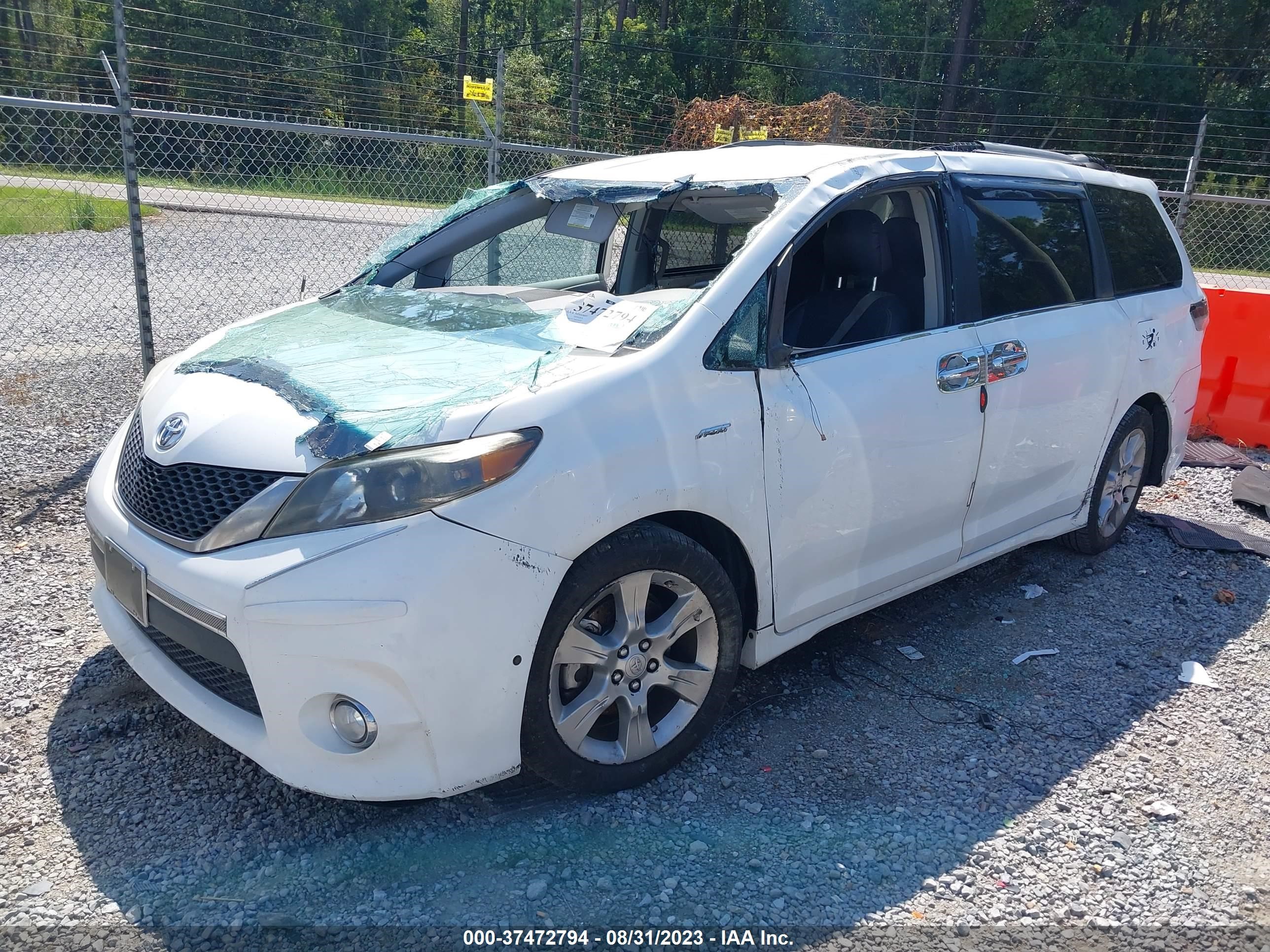 Photo 1 VIN: 5TDXK3DC2BS077659 - TOYOTA SIENNA 