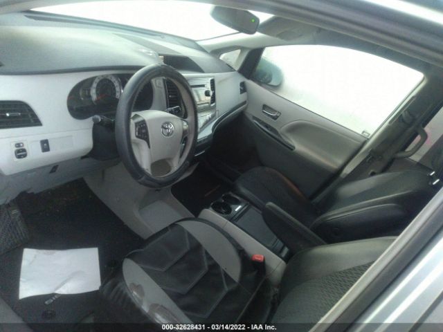 Photo 4 VIN: 5TDXK3DC2DS284605 - TOYOTA SIENNA 