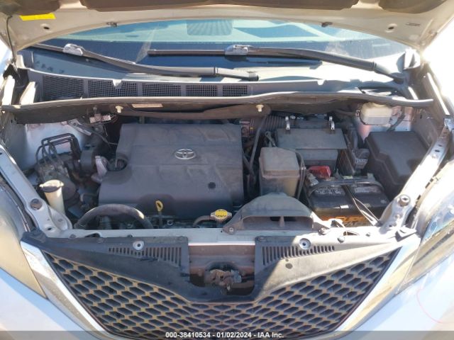 Photo 9 VIN: 5TDXK3DC2ES415436 - TOYOTA SIENNA 