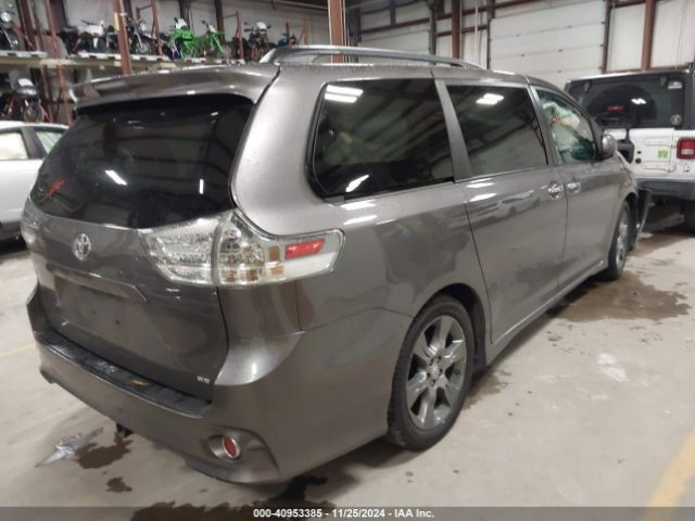 Photo 3 VIN: 5TDXK3DC2FS682335 - TOYOTA SIENNA 